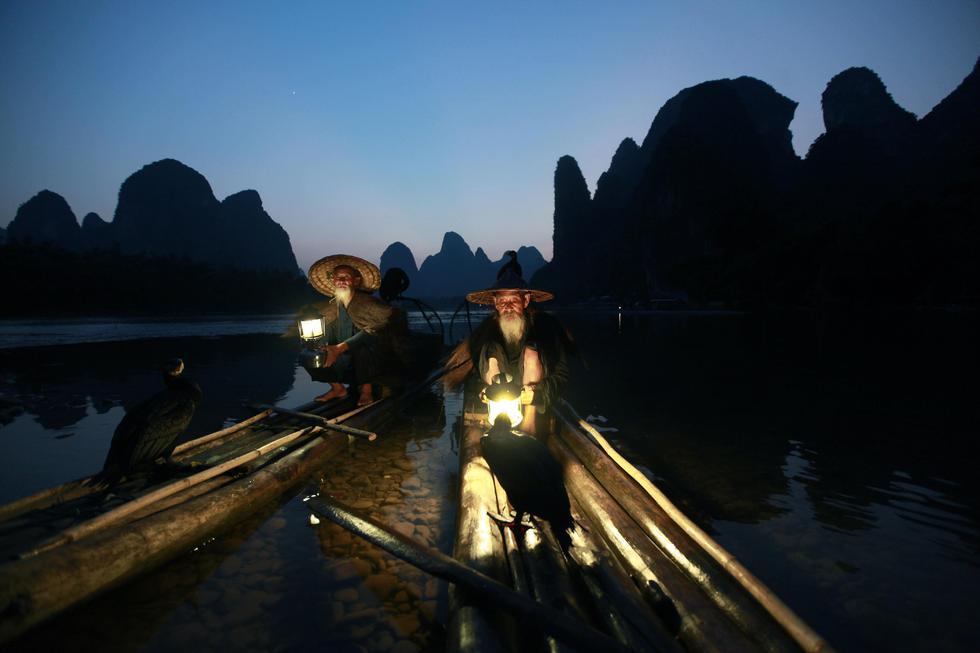 桂林八旬“漁翁兄弟”供人拍照走紅 美奐似大片 桂林八旬“漁翁兄弟”供人拍照走紅 美奐似大片