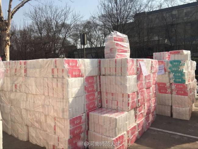 河南一高校為全校女生發(fā)衛(wèi)生紙福利(組圖) 河南一高校為全校女生發(fā)衛(wèi)生紙福利(組圖)