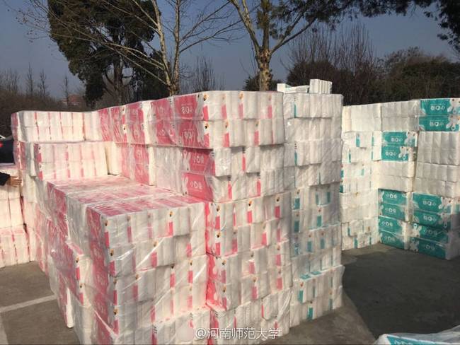 河南一高校為全校女生發(fā)衛(wèi)生紙福利(組圖) 河南一高校為全校女生發(fā)衛(wèi)生紙福利(組圖)