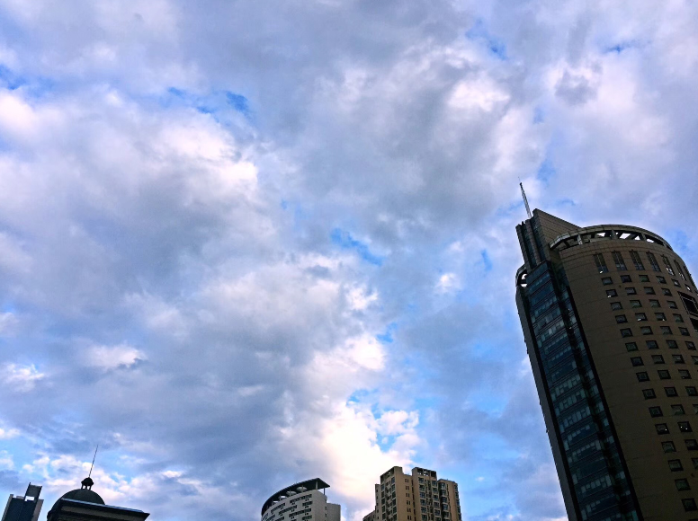 又被鄭州的藍(lán)天刷屏！隨便一拍就是手機(jī)壁紙