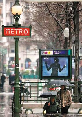 法國(guó)設(shè)置“語言警察”，防止民眾在受限制的場(chǎng)合說英語或聽英語內(nèi)容。