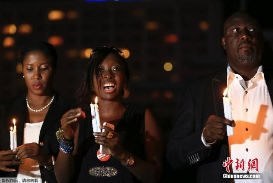 　資料圖：當(dāng)?shù)貢r(shí)間2014年8月26日，尼日利亞阿布賈，民眾舉行“帶回我們的女孩”活動(dòng)為埃博拉病毒感