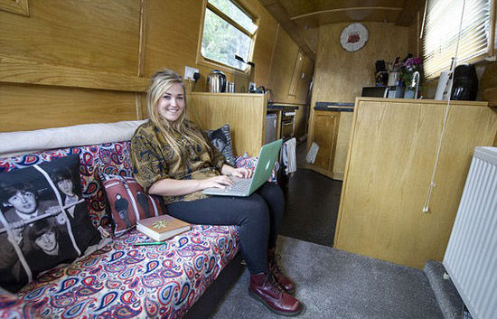 學(xué)生公寓住宿費(fèi)太貴 倫敦女大學(xué)生買(mǎi)小船當(dāng)住所(組圖) 學(xué)生公寓住宿費(fèi)太貴 倫敦女大學(xué)生買(mǎi)小船當(dāng)住所(組圖)