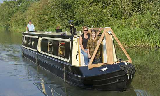 學(xué)生公寓住宿費(fèi)太貴 倫敦女大學(xué)生買(mǎi)小船當(dāng)住所(組圖) 學(xué)生公寓住宿費(fèi)太貴 倫敦女大學(xué)生買(mǎi)小船當(dāng)住所(組圖)