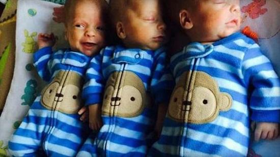 美國女子誕下同卵三胞胎出現(xiàn)概率百萬分之一(圖) 美國女子誕下同卵三胞胎出現(xiàn)概率百萬分之一(圖)