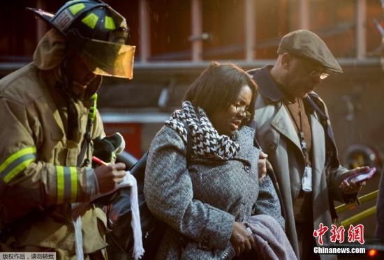 當(dāng)?shù)貢r間1月12日，美國華盛頓市中心朗方廣場站突然冒出濃煙，事件導(dǎo)致一名女性喪生。