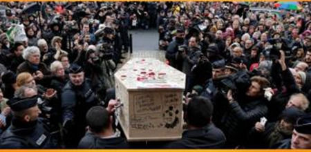 圖為送葬當(dāng)天的場(chǎng)景。