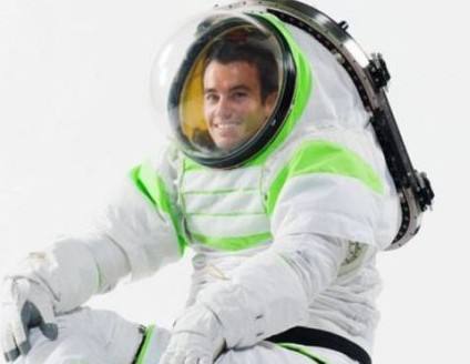 18個保障生命運轉(zhuǎn)系統(tǒng)的背包中只有11個可用，這些背包是用于支持宇航員在開放的宇宙空間中工作使用的，這些不可用的背包使得工作人員對在空間站工作結(jié)束之前的狀況表示擔(dān)憂。