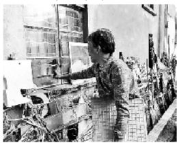 老人家中被盜四次，因而如此來保護(hù)自己