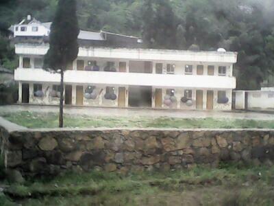 昨日，貴州畢節(jié)某小學(xué)，只有二、四、六三個(gè)年級(jí)，四年級(jí)學(xué)生30多名。讀者供圖