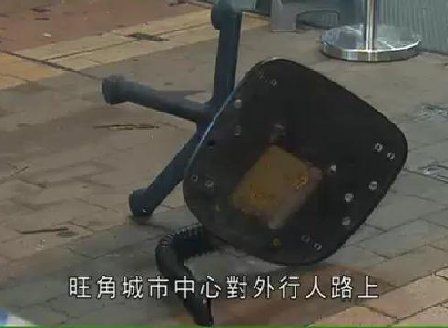 香港22歲男子從高處拋下座椅砸死一路人被拘捕 香港22歲男子從高處拋下座椅砸死一路人被拘捕