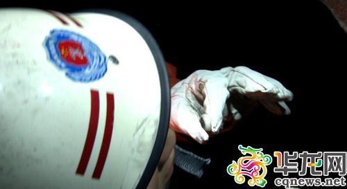 老人求助稱“眼睛掉進(jìn)下水道” 原是遺失義眼 老人求助稱“眼睛掉進(jìn)下水道” 原是遺失義眼