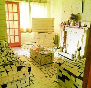 新婚夫婦收“最?lèi)焊恪辟R禮:房間被貼萬(wàn)張便利貼