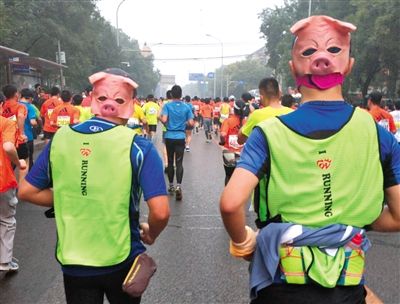 參賽現(xiàn)場(chǎng)，有“猴哥”就有“豬八戒”。