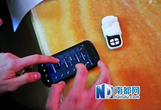 一個號碼為021-62588800的電話自稱上海靜安區(qū)公安分局，騙走了小程148萬。記者 梁煒培 攝