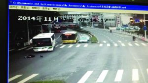 老人倒在路上，最終不治