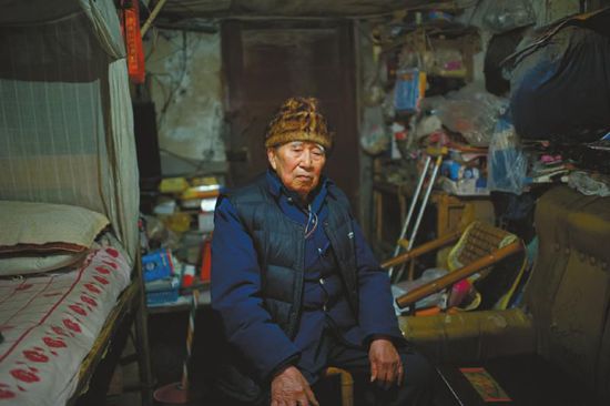 1月14日，成都五塊石車站附近，廖弟友在家接受記者采訪。