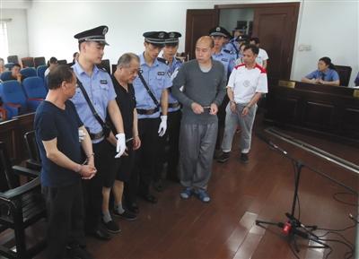 保潔員承包醫(yī)院診室 雇來“醫(yī)托”忽悠患者詐騙 保潔員承包醫(yī)院診室 雇來“醫(yī)托”忽悠患者詐騙