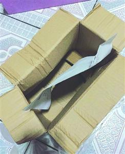 拼多多團(tuán)購(gòu)面膜，結(jié)果送來(lái)一個(gè)空盒、一張紙條。