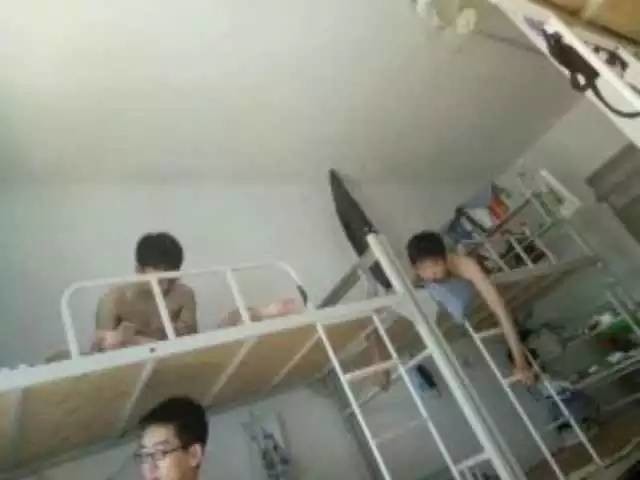 這個(gè)學(xué)校的男生宿舍火了！女同學(xué)都喊著要嫁