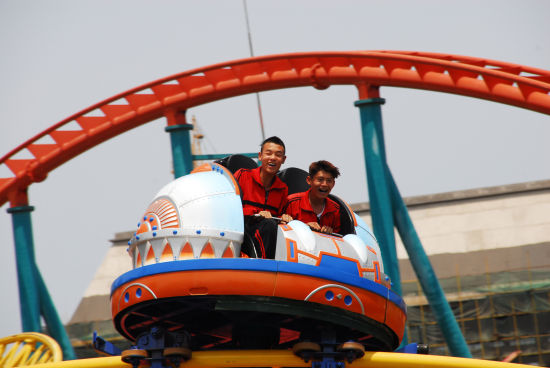 高考生組團解壓 玩轉(zhuǎn)蓬萊歐樂堡