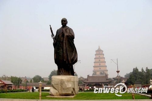 樹立于大雁塔前的唐玄奘像,他是中印兩國悠久交流史的代表人物。