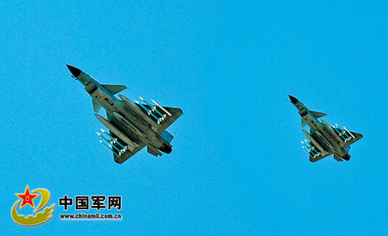 戰(zhàn)機(jī)升空開展對抗訓(xùn)練。肖燕錦攝