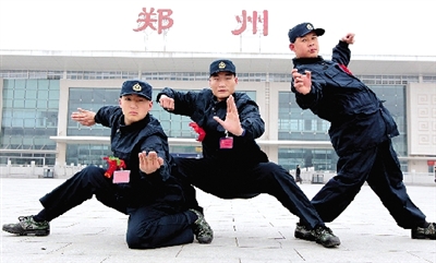 昨日，即將入伍的少林高手們啟程前合影留念