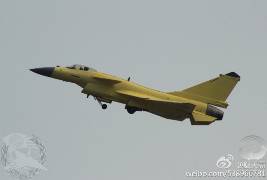 　網(wǎng)友拍攝到的殲-10B戰(zhàn)機試飛照