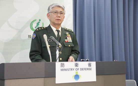 2月21日下午2點，日本陸上自衛(wèi)隊參謀長君塚榮治在防衛(wèi)省會見記者