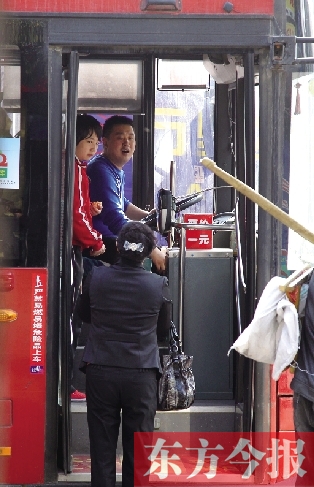 梅麗手持殘疾人證等車時，多次被司機婉言謝絕