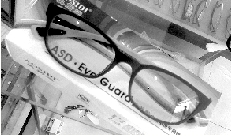 專家:對(duì)上網(wǎng)眼鏡的功效表示懷疑 專家:對(duì)上網(wǎng)眼鏡的功效表示懷疑