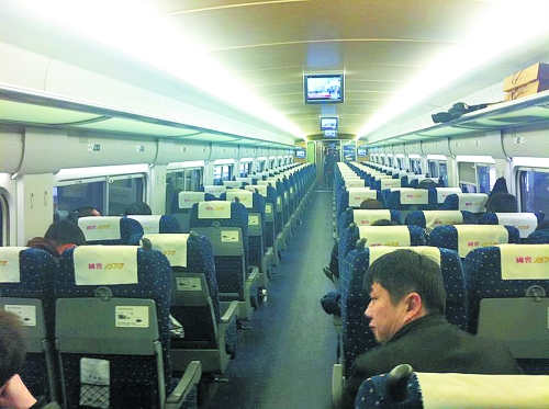 　春運(yùn)頭兩天，部分高鐵上座率并不高。