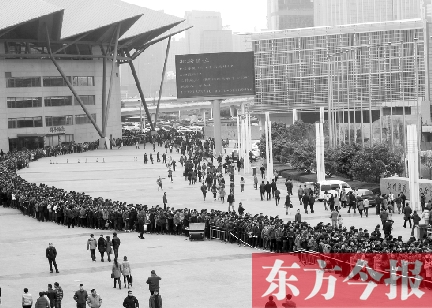 3月2日，在鄭州國際會(huì)展中心，河南省春季人才招聘會(huì)舉行，六萬五千名求職者扎堆求職