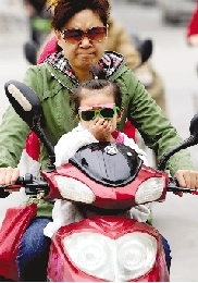 昨天清晨，文化宮路。 鄭州晚報(bào)記者 張翼飛 圖