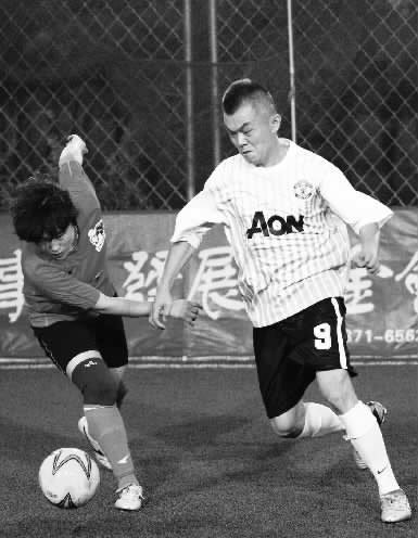 跟男人踢球，鏗鏘玫瑰們早已習(xí)慣