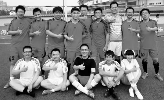 在首場(chǎng)比賽失利的情況下，“天使”們后來居上，昂首晉級(jí)