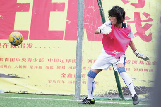 范運杰客串門將，才止住了本方連續(xù)丟球的頹勢