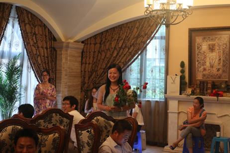 收到怎么多玫瑰，當(dāng)然開心啦！