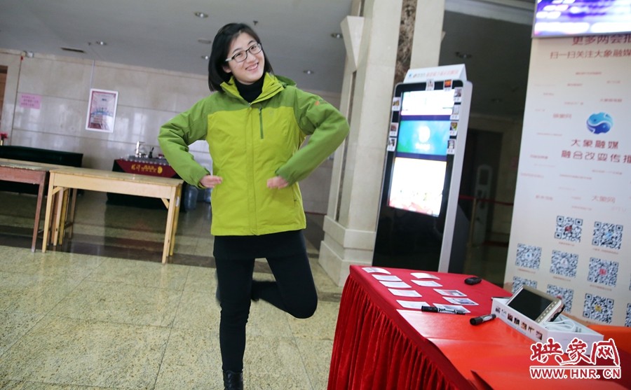 工作間隙，樂天跳起了“南式芭蕾”。