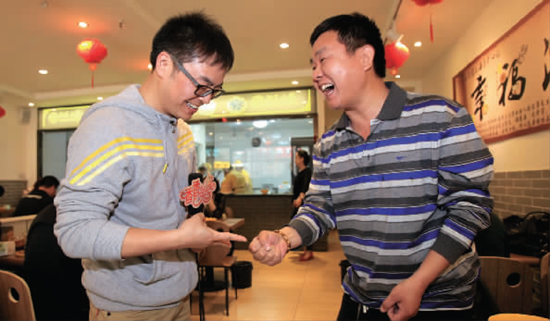 玩石頭剪刀布，于洋“秒殺”小飛