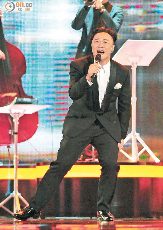 陳奕迅不負(fù)眾望，終于榮登金曲歌王寶座。