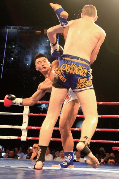 河南電視臺(tái)《武林風(fēng)》欄目走進(jìn)新疆，把比賽現(xiàn)場(chǎng)搬到了新疆建設(shè)兵團(tuán)農(nóng)十三師紅星廣場(chǎng)